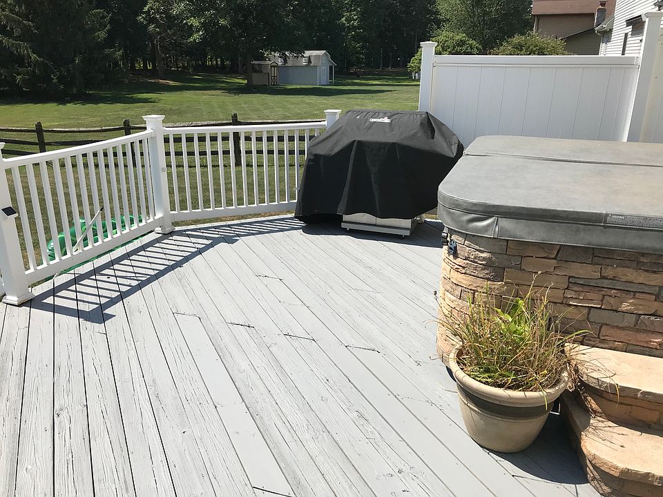 Outdoor deck with hot tub - 