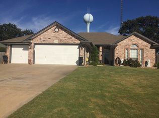 2120 Windsong Dr, Midwest City, OK 73130