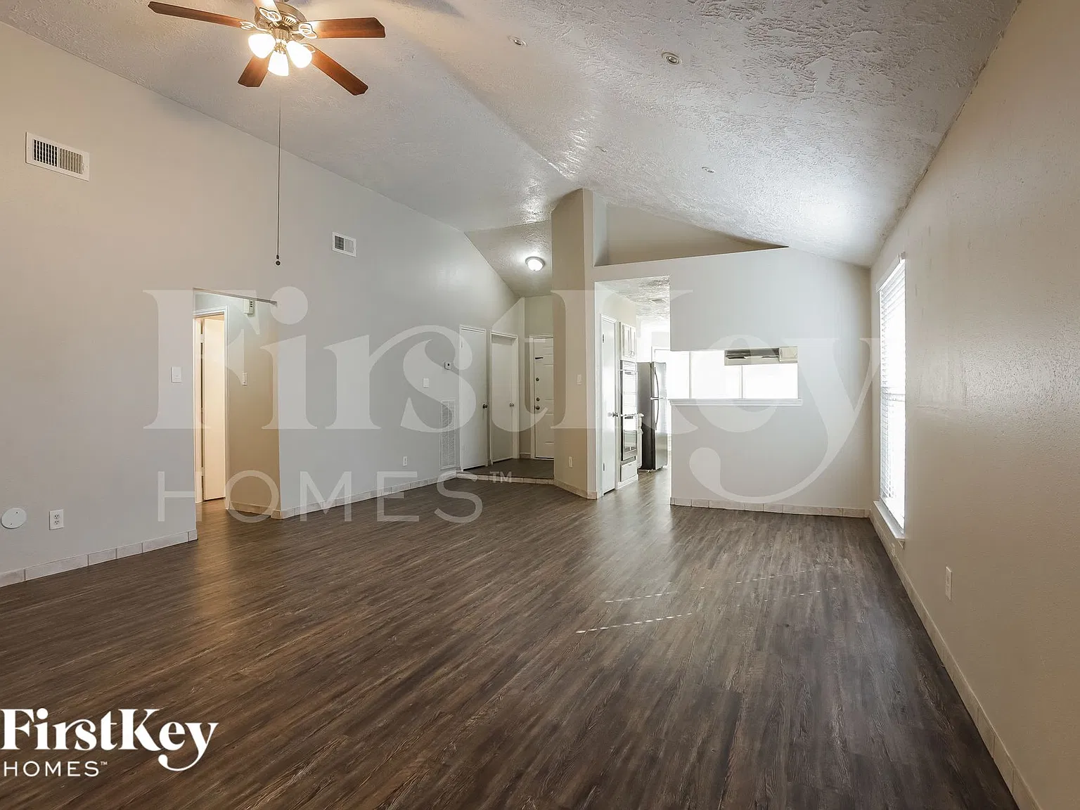 3 bed, 2.0 bath, 1761 sqft, $2,035 — Photo 4
