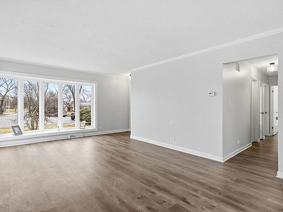 4th image of 451 W Linda Ln