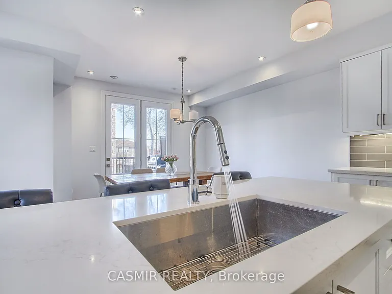 9873 Keele St — Photo 17
