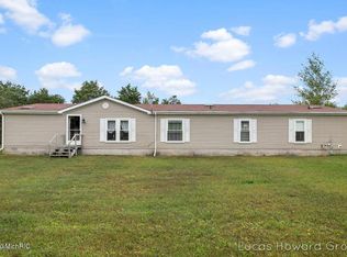 917 S Bossett Rd, Ravenna, MI 49451