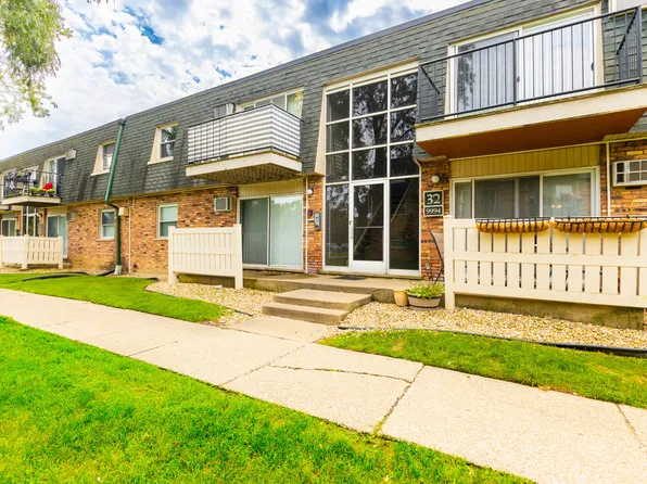 9994 S 84th Ter #2-310, Palos Hills, IL 60465