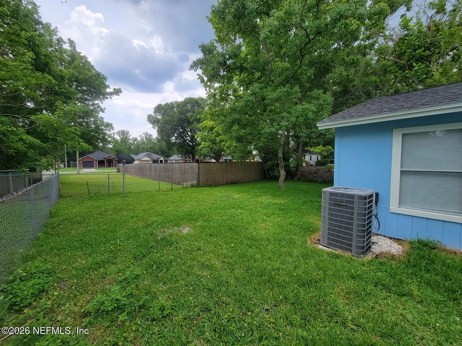 3 bed, 1.0 bath, 1120 sqft, $1,750 — Photo 2