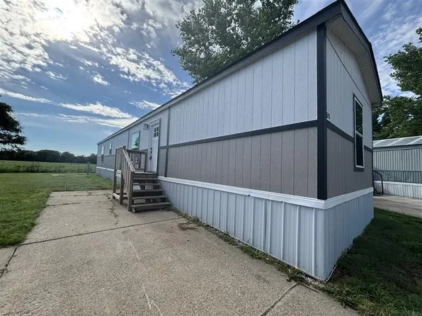 1010 Reservation Rd #B-29, Hays, KS 67601