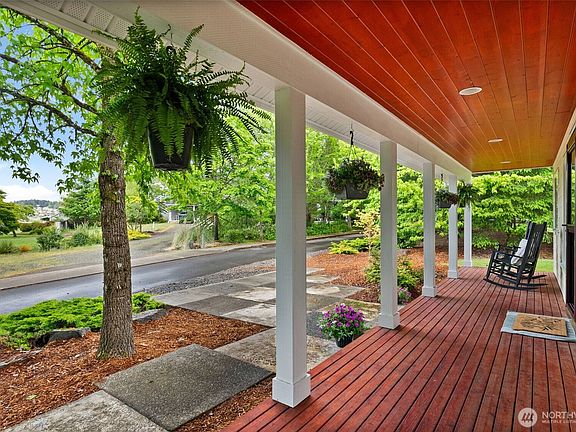 2nd image of 1412 Leschi Place