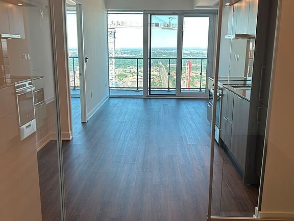 4th image of 448 Burnhamthorpe Rd W #4912