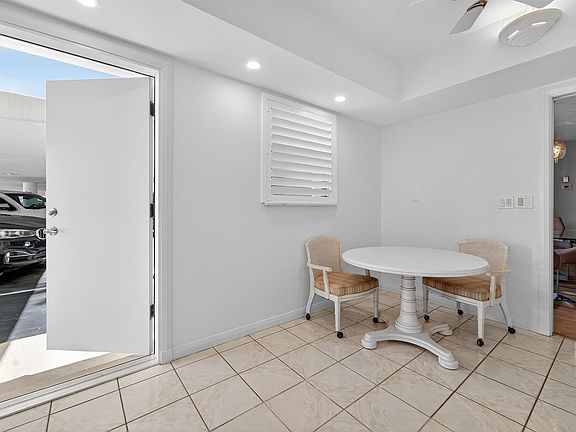 5th image of 6 Concourse Dr APT A