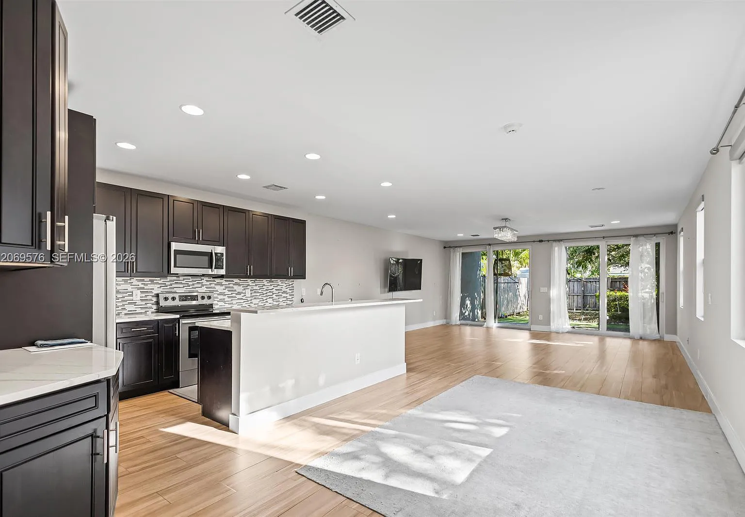 3 bed, 2.5 bath, 2538 sqft, $5,499 — Photo 4