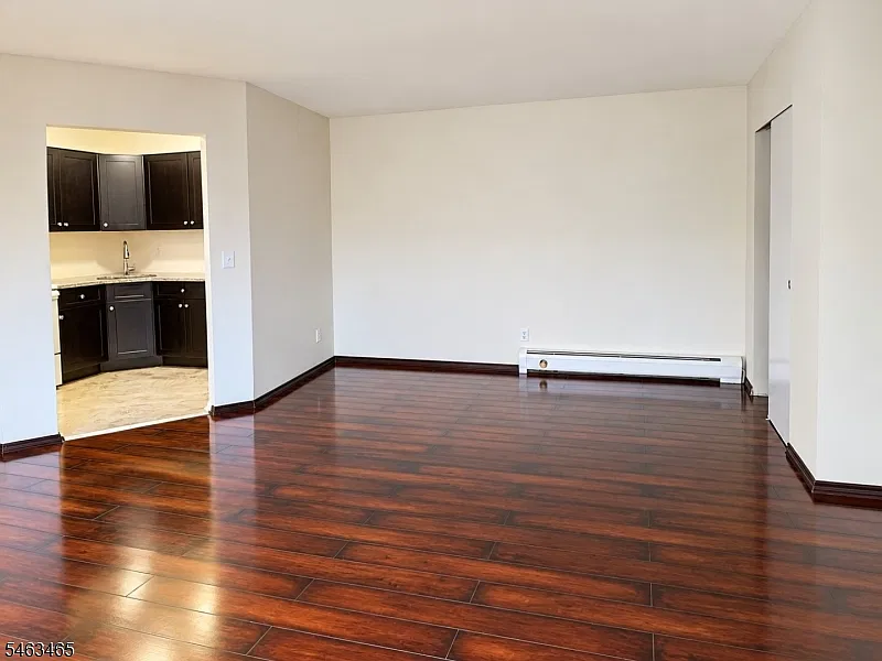 1041 Ridge St — Photo 3