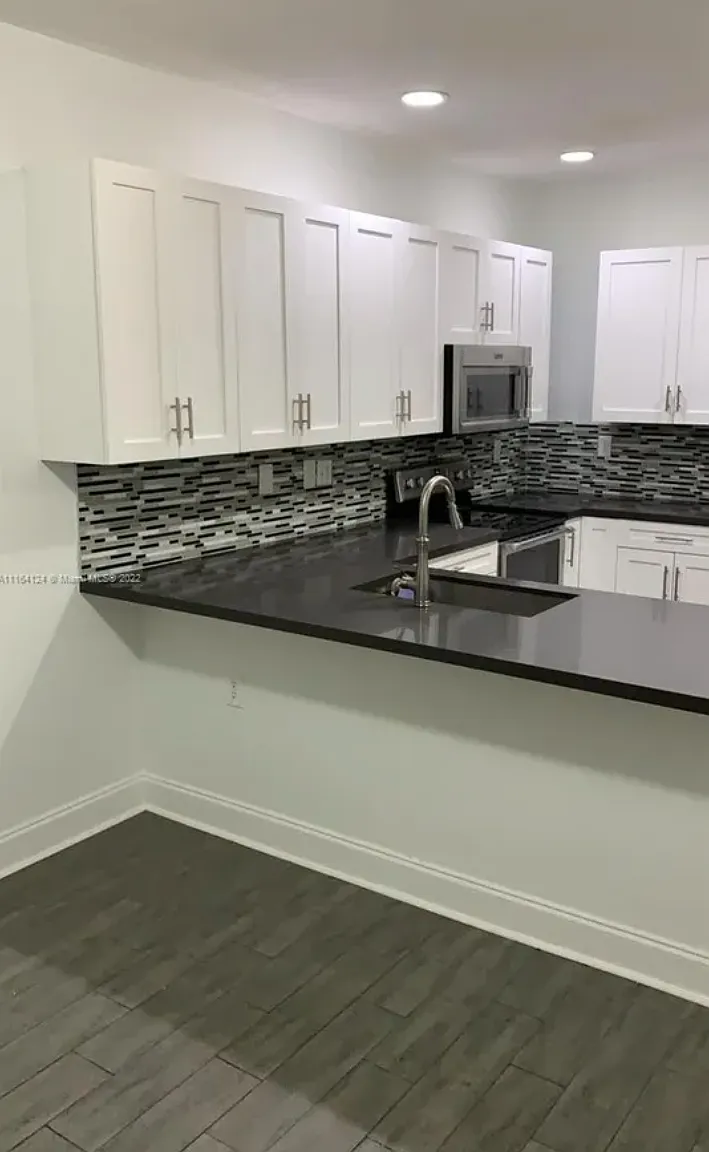 4 bed, 2.5 bath, 1559 sqft, $3,000 — Photo 2