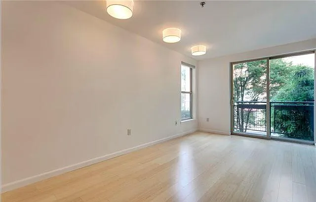 1323 Boren Ave — Photo 4