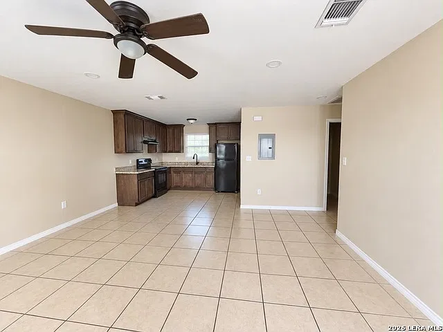 2 bed, 1.0 bath, 801 sqft, $1,000 — Photo 2