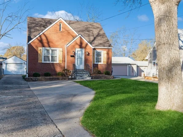3604 52nd St, Des Moines, IA 50310