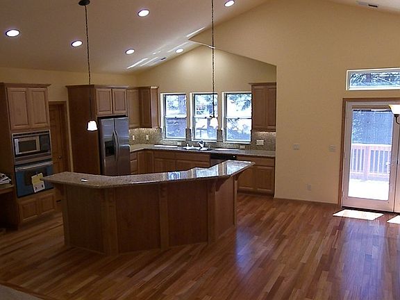 2nd image of 2033 13th St