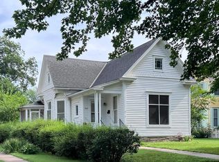 902 E 10th Ave, Winfield, KS 67156