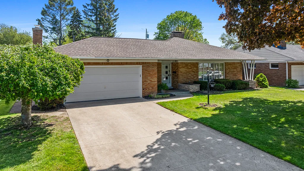 511 Indiana Dr — Photo 2