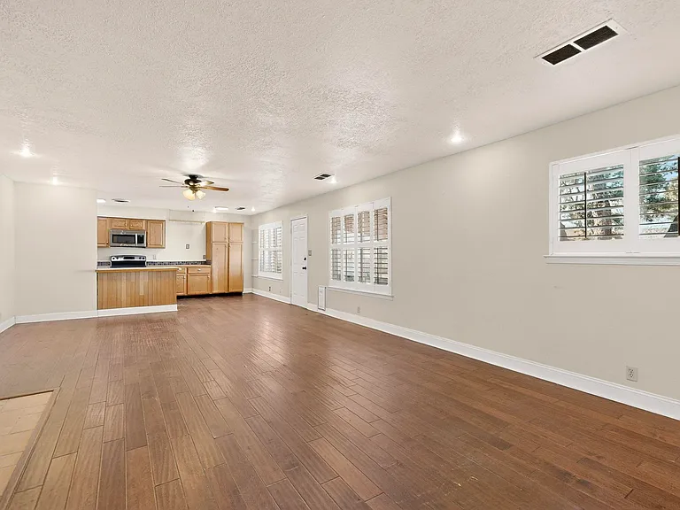6500 Martin Ct NE — Photo 5
