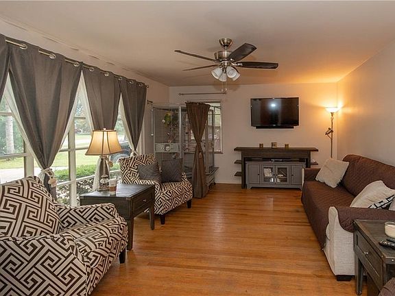 3rd image of 2205 Lee Dr