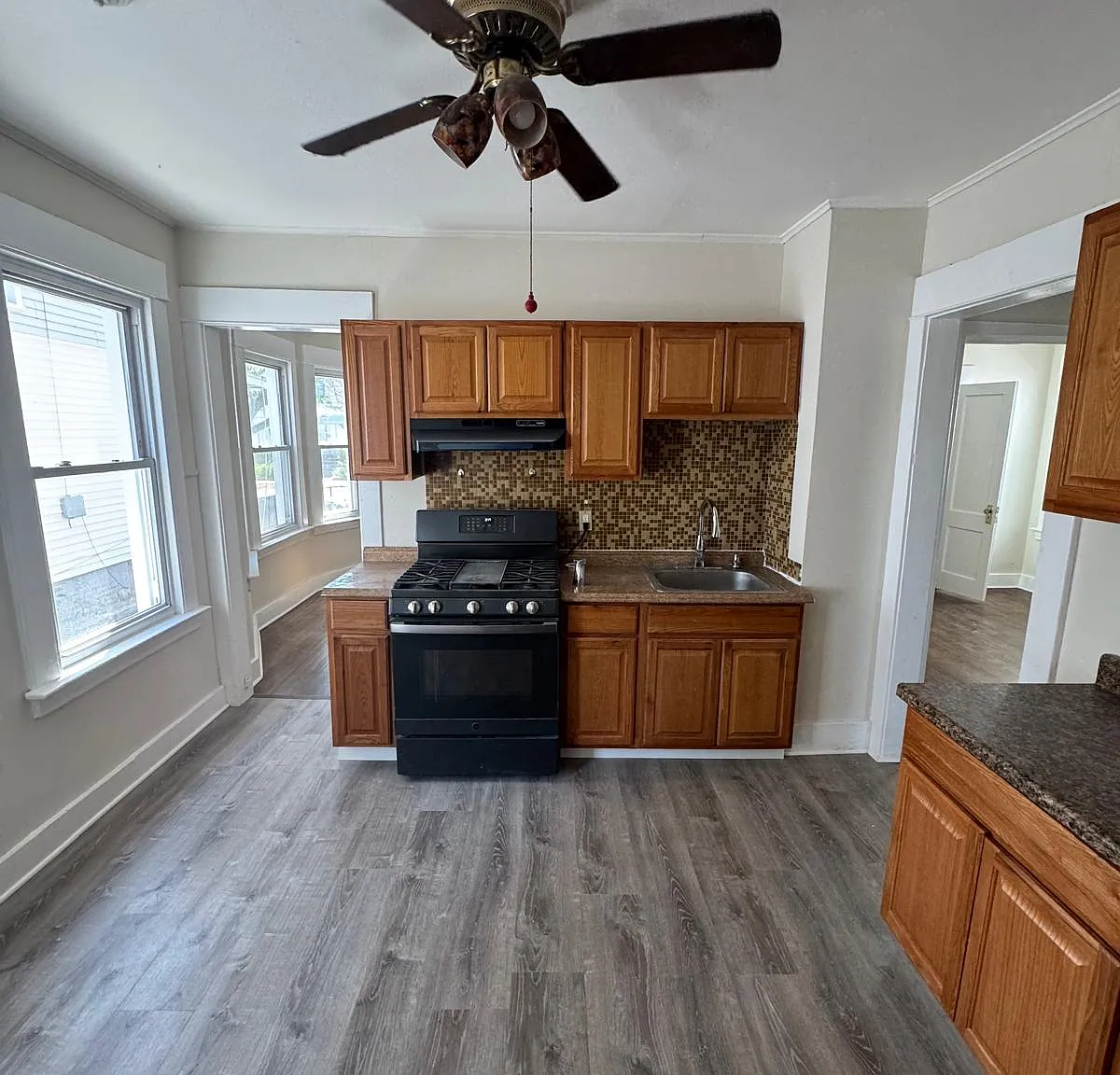 3 bed, $2,100 — Photo 2
