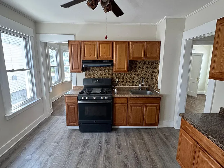 135 Washington Ave #1 — Photo 2