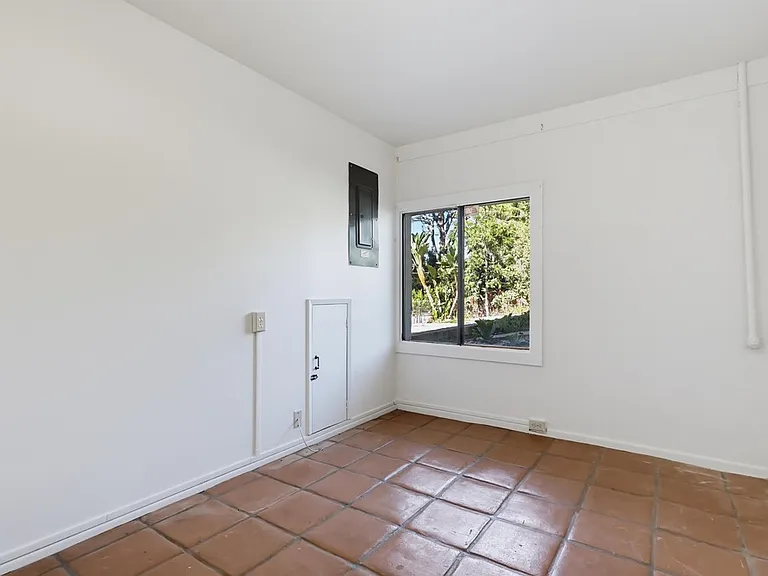 3488 Barhite St — Photo 55