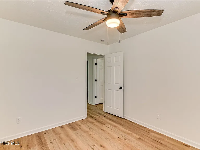 4688 Perry Mill Cir — Photo 33