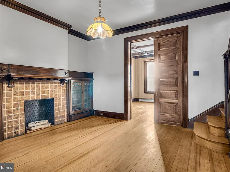 727 E Market St — Photo 5