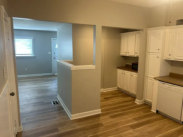 526 E Barbee Ave — Photo 5