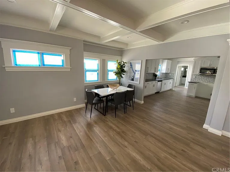 1818 S Harvard Blvd — Photo 9