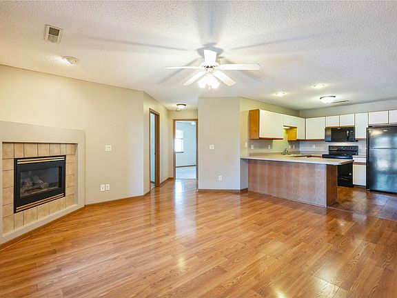 4th image of 560 Augusta Cir APT 9