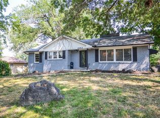 6153 NE Circle View Dr, Kansas City, MO 64118