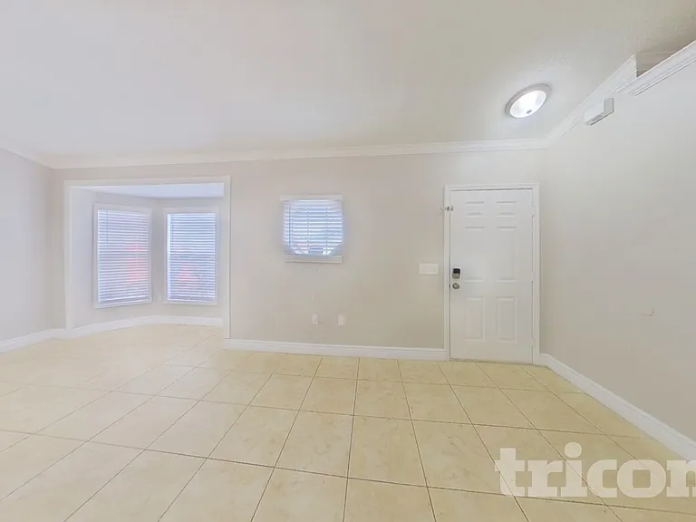 312 Colony Ct — Photo 2