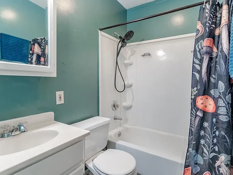 2516 Oxford St — Photo 11