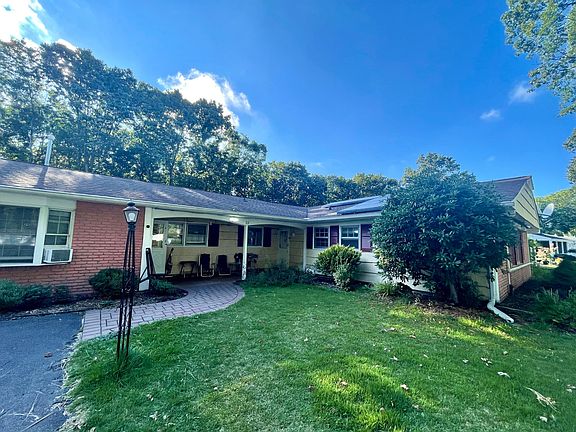2nd image of 32 Sycamore Cir