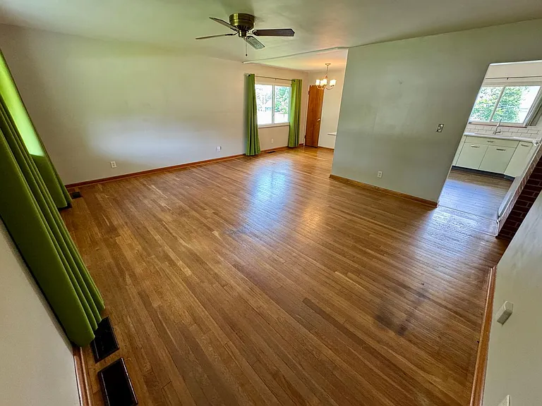 2562 Bristol Rd — Photo 2