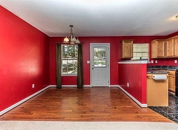 4th image of 2155 Greendale Dr NE