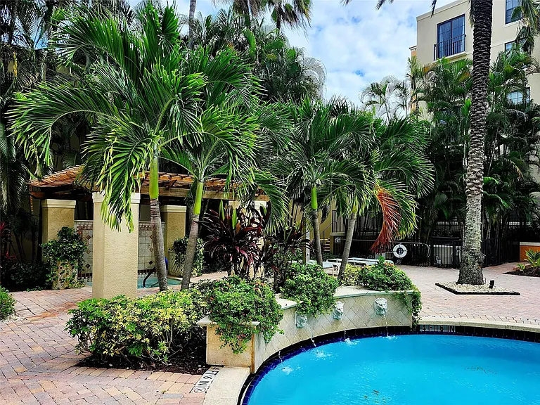 720 S Sapodilla Ave #413 — Photo 11