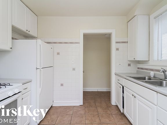 5th image of 18034 Ridgewood Ave