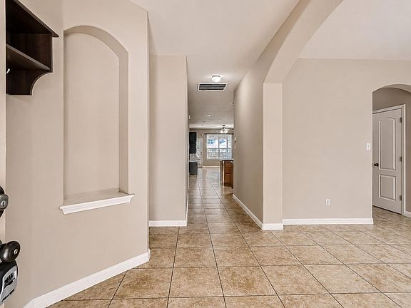 5th image of 210 Arrowhead Trl