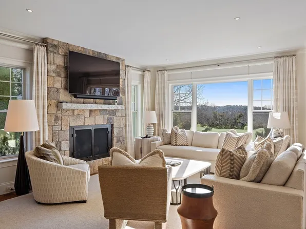 56 Crescent Rd #56, Needham Heights, MA 02494