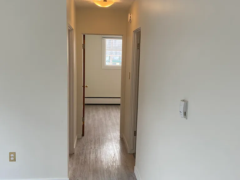 514 12th St E #11 — Photo 2