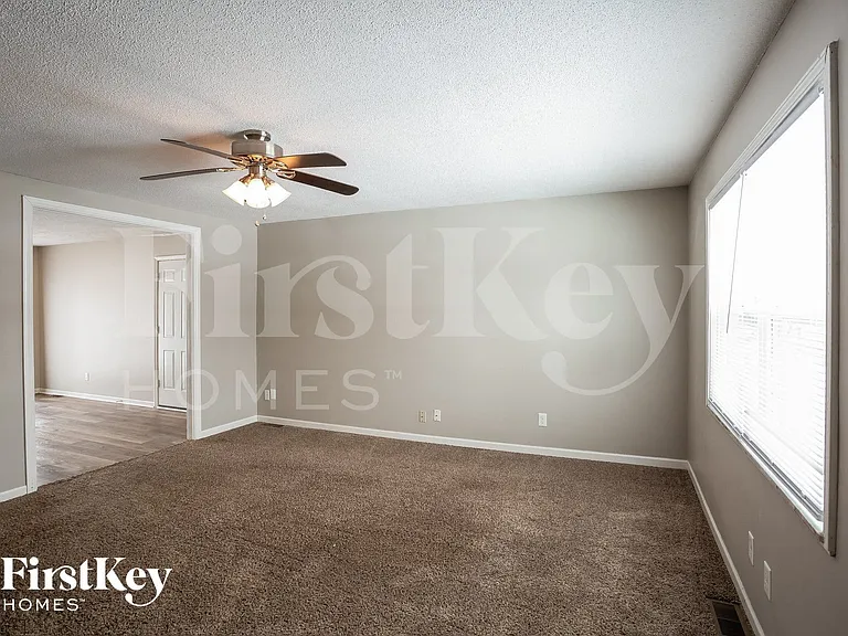 439 Fox Cir — Photo 5