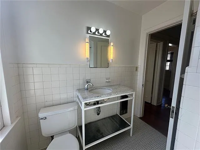 5404 Saint Charles Ave #F — Photo 8