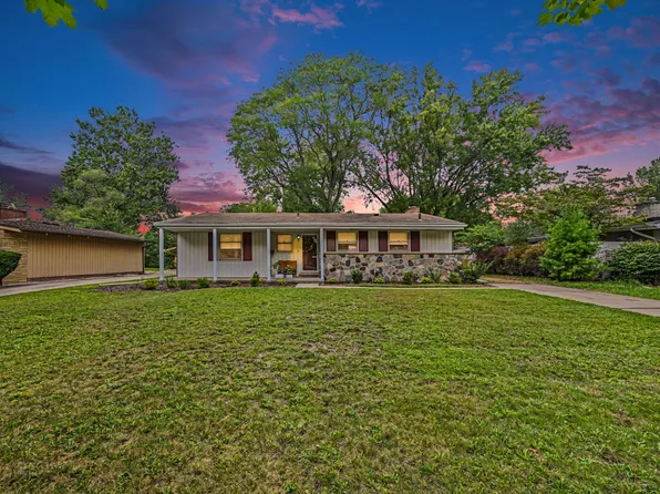 29567 Chelmsford Rd, Southfield, MI 48076