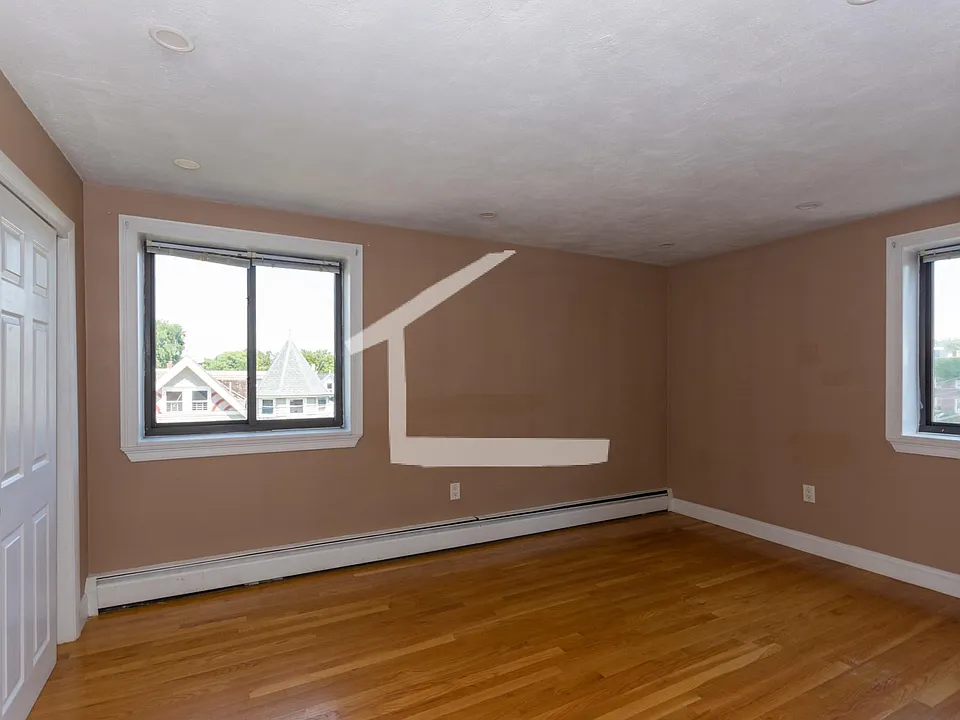 47 Gardner St #8