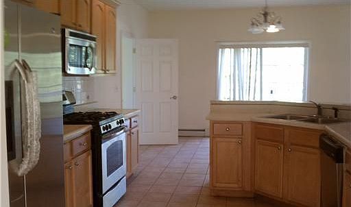 4th image of 38 Camelot Dr