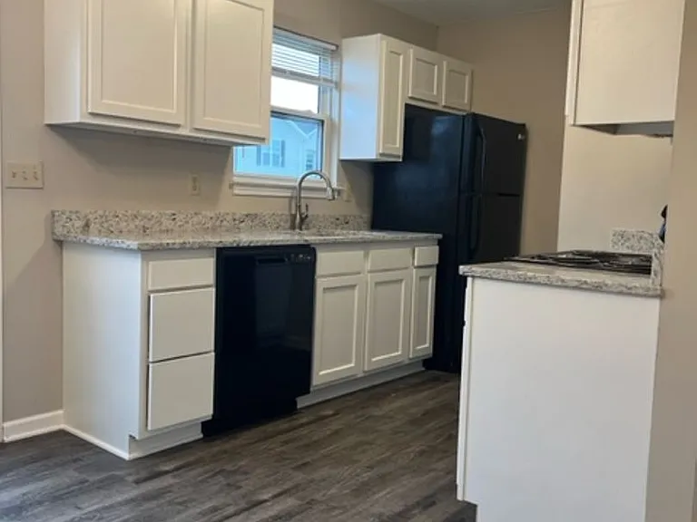 121 Bright St — Photo 3