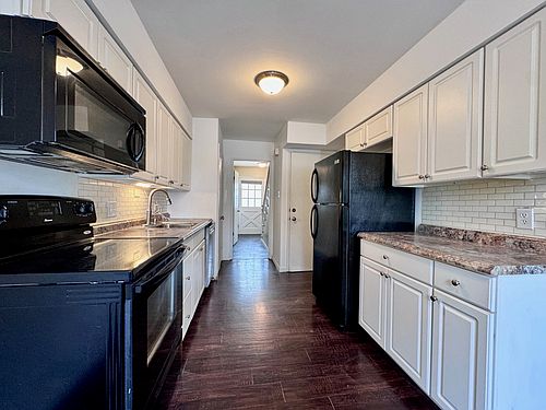 4th image of 648 Broadmoor Dr