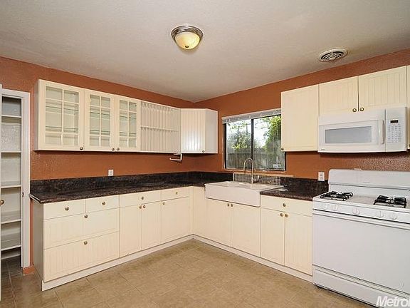 3rd image of 2845 Altos Ave